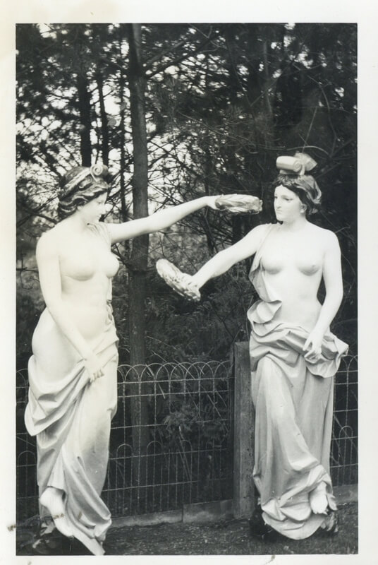 Figures of Mortier organ 'Neptunus' in the garden of Jean Staelens