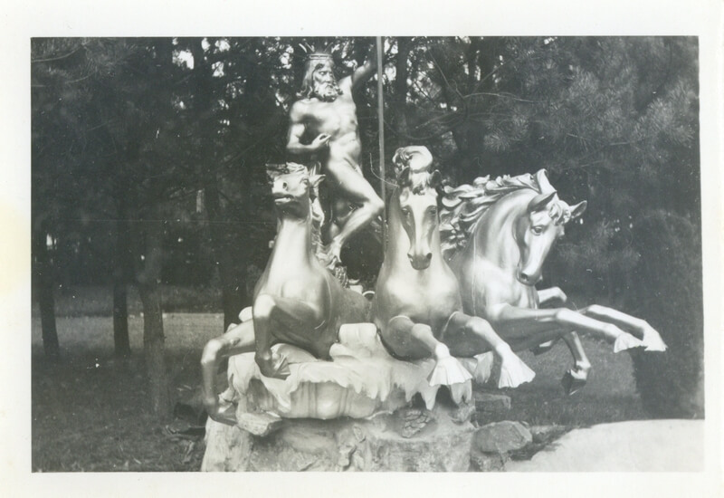 Horse group of Mortier organ 'Neptunus' in the garden of Jean Staelens